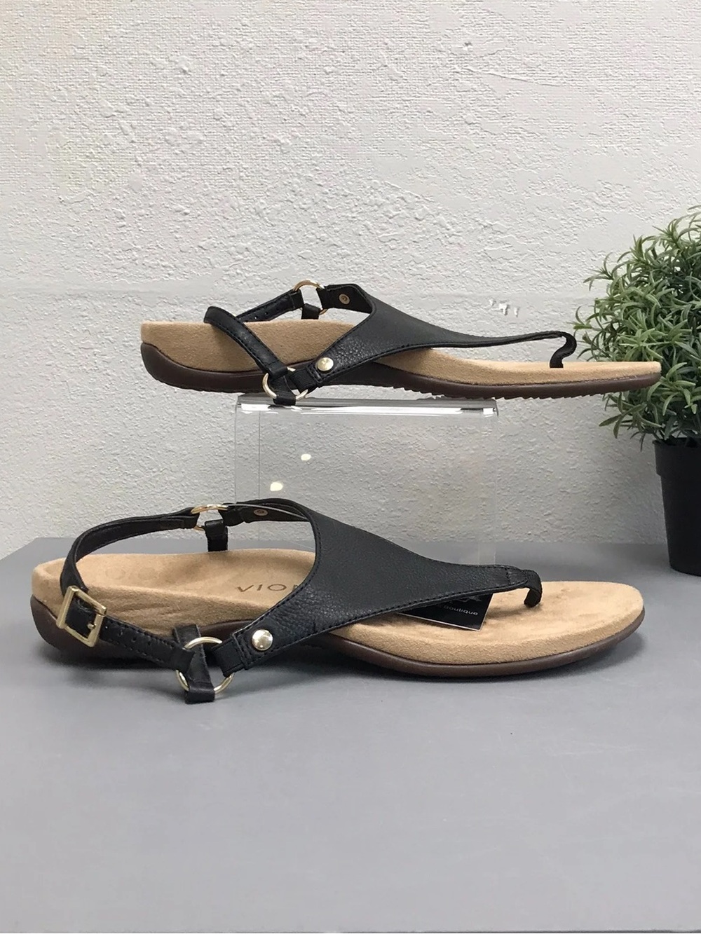 Black Women's T-Strap Toe-Loop Sandals